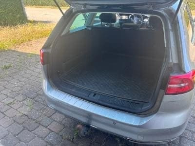 Grå VW Passat fra 2015