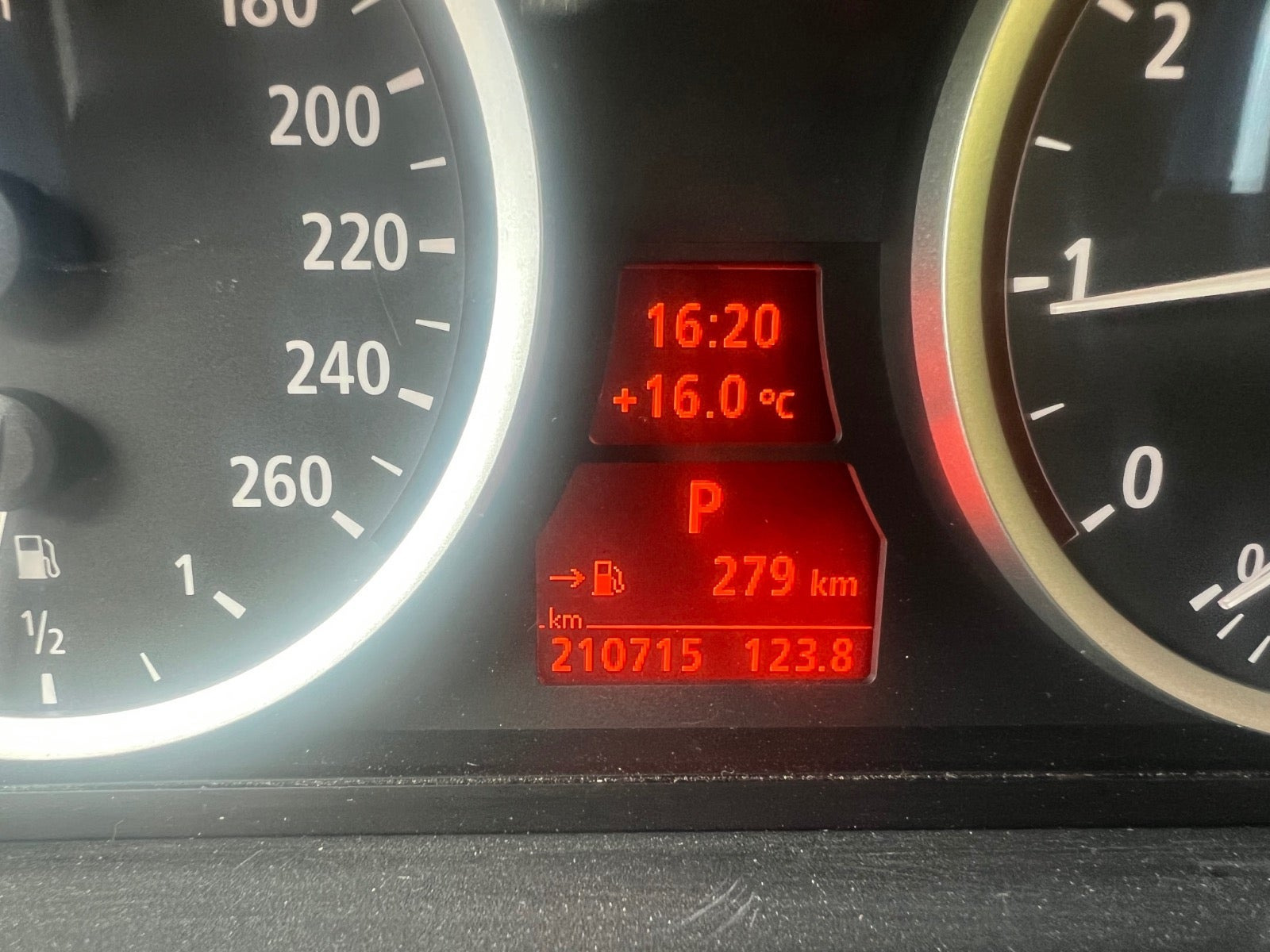Sølv BMW 525i fra 2007