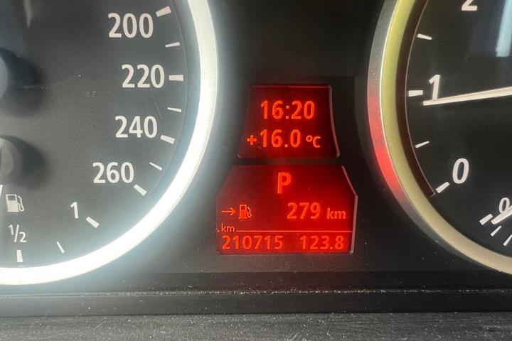 Sølv BMW 525i fra 2007