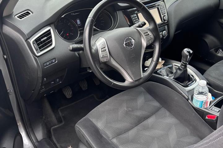 Grå Nissan X-Trail fra 2016
