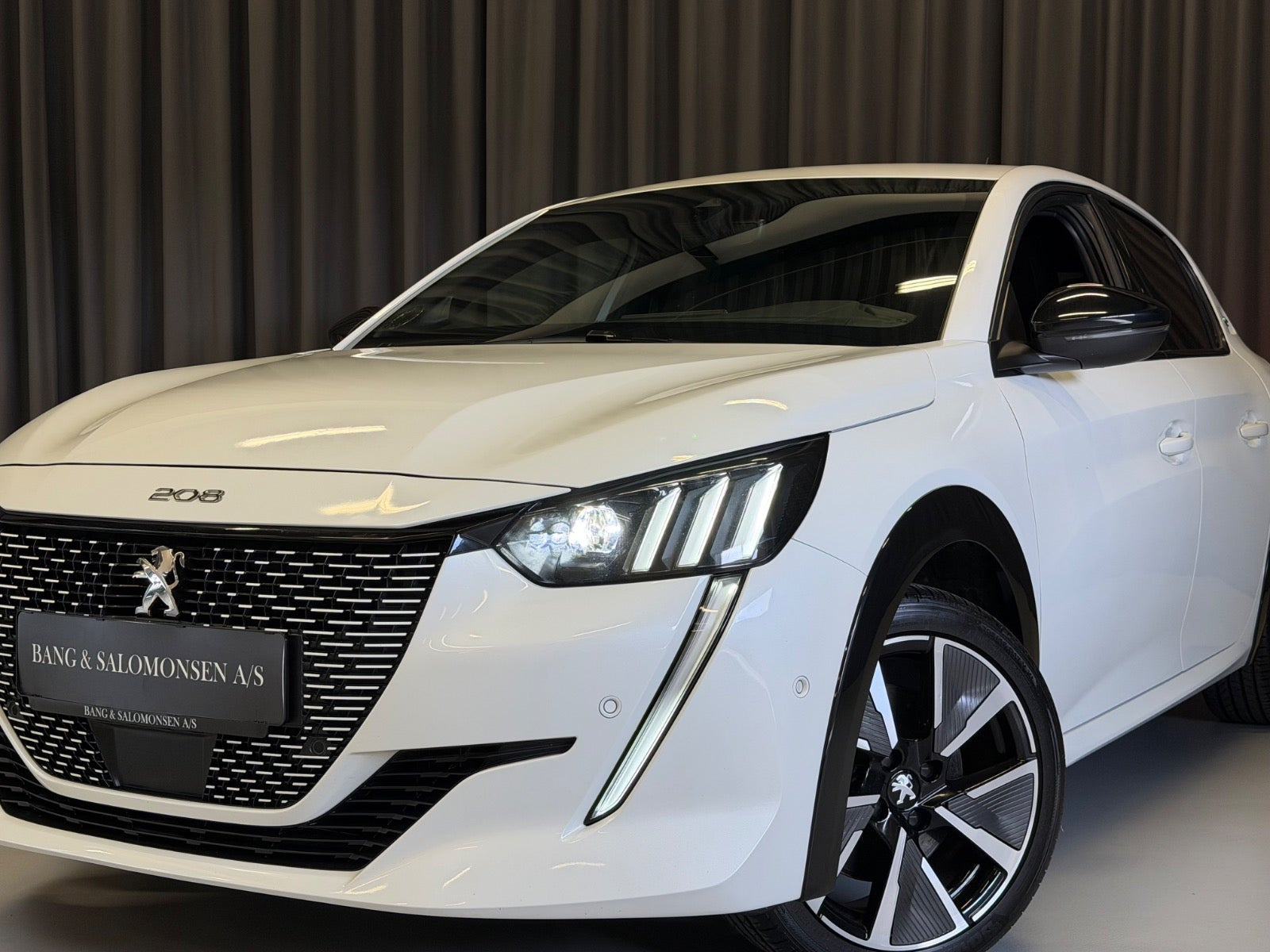 Hvid Peugeot e-208 fra 2022