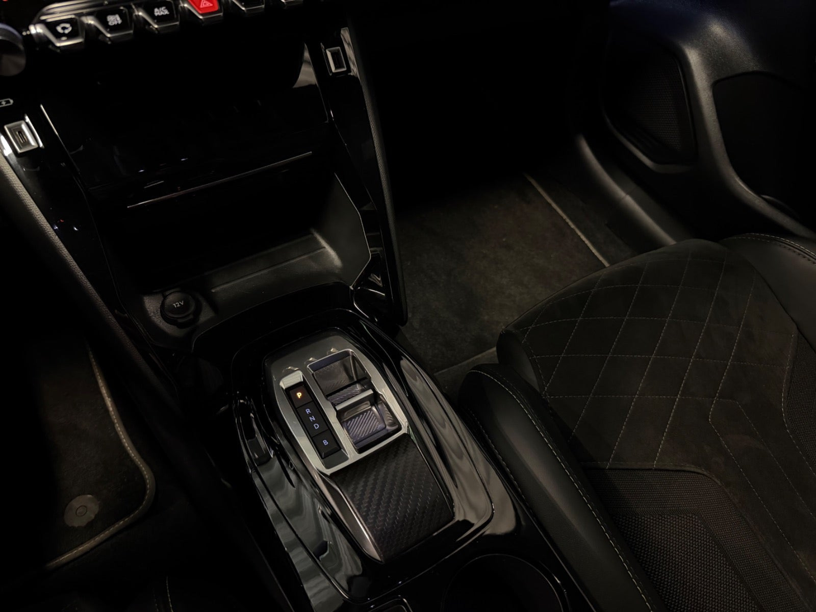 Hvid Peugeot e-208 fra 2022