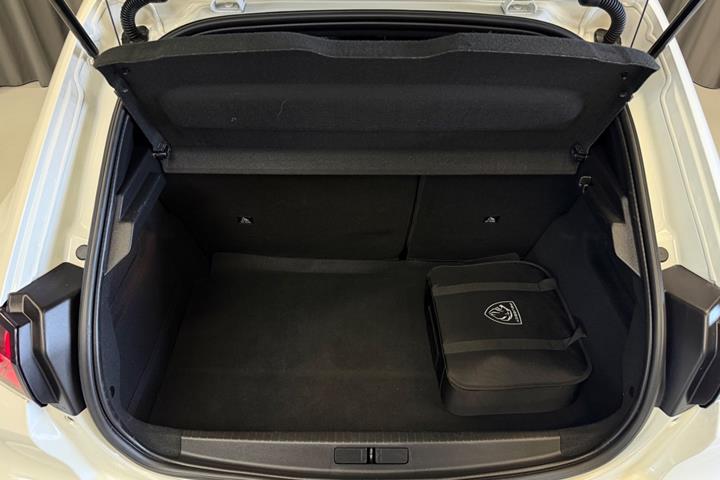 Hvid Peugeot e-208 fra 2022
