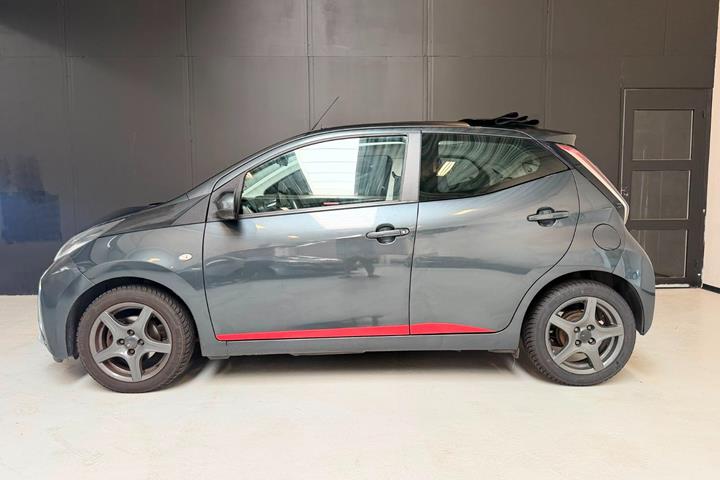 Grå Toyota Aygo fra 2016