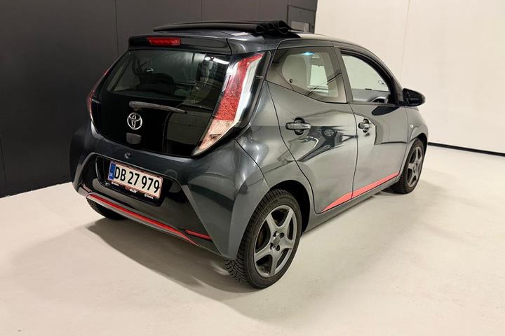 Grå Toyota Aygo fra 2016