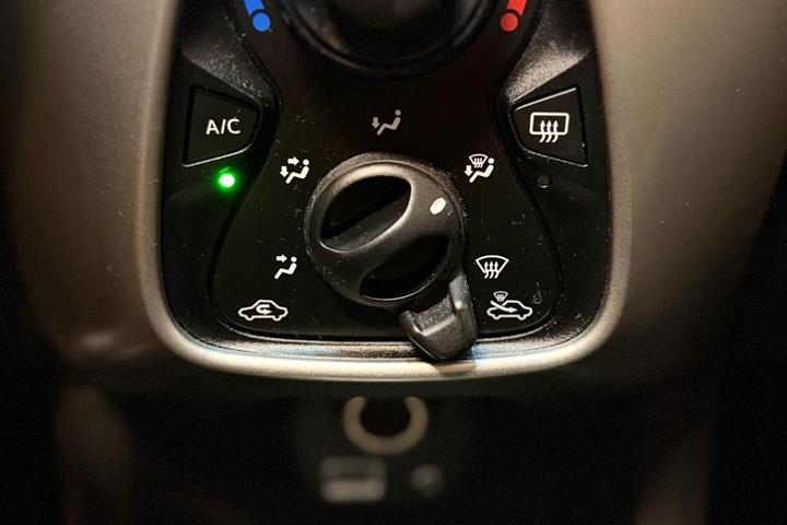 Grå Toyota Aygo fra 2016