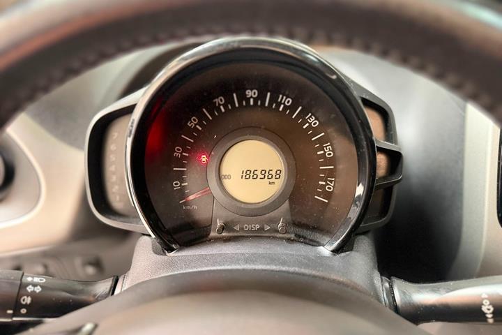 Grå Toyota Aygo fra 2016