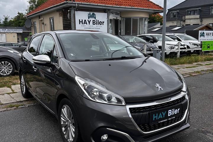 Grå Peugeot 208 fra 2019