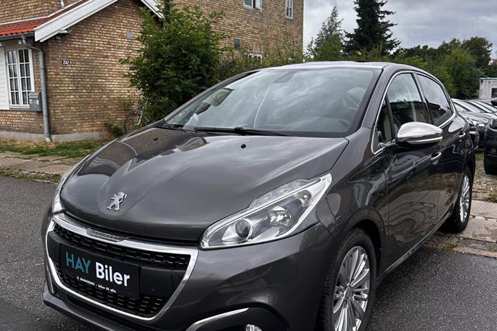 Grå Peugeot 208 fra 2019