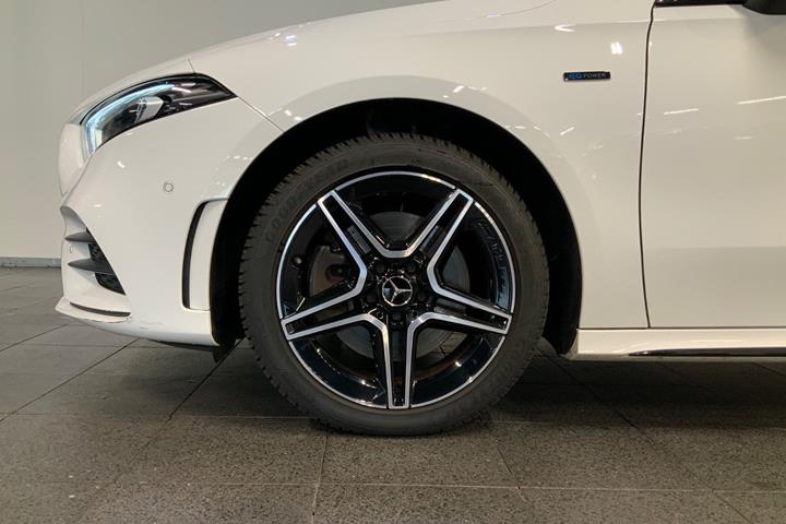 Hvid Mercedes A250 e fra 2020