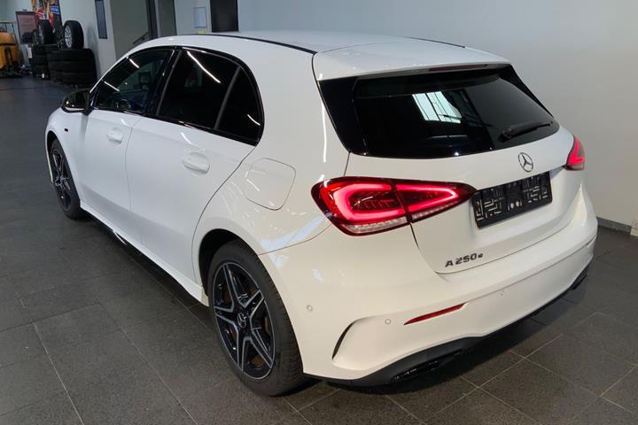 Hvid Mercedes A250 e fra 2020