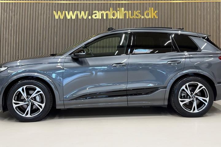 Grå Audi Q6 e-tron fra 2025