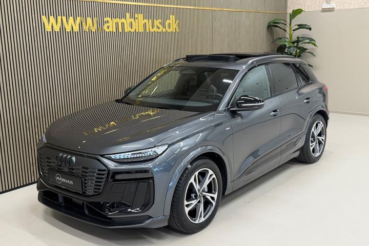 Grå Audi Q6 e-tron fra 2025