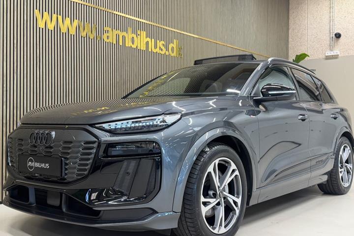 Grå Audi Q6 e-tron fra 2025