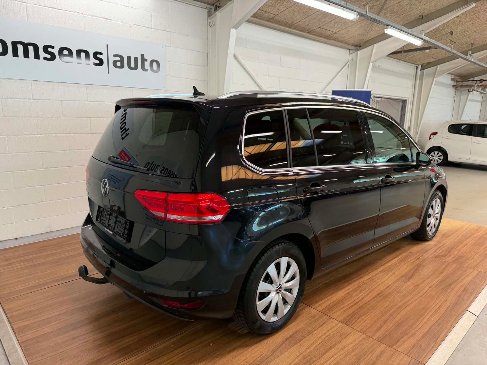 Sort VW Touran fra 2021
