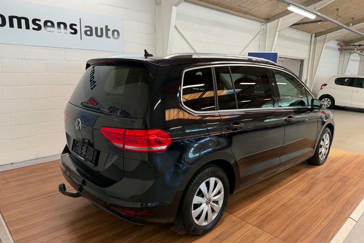 Sort VW Touran fra 2021