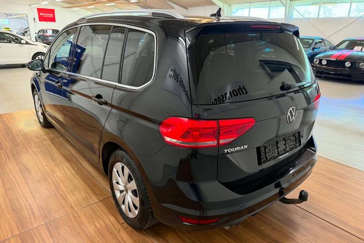 Sort VW Touran fra 2021