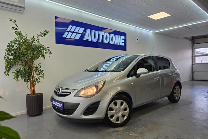 Grå Opel Corsa fra 2014