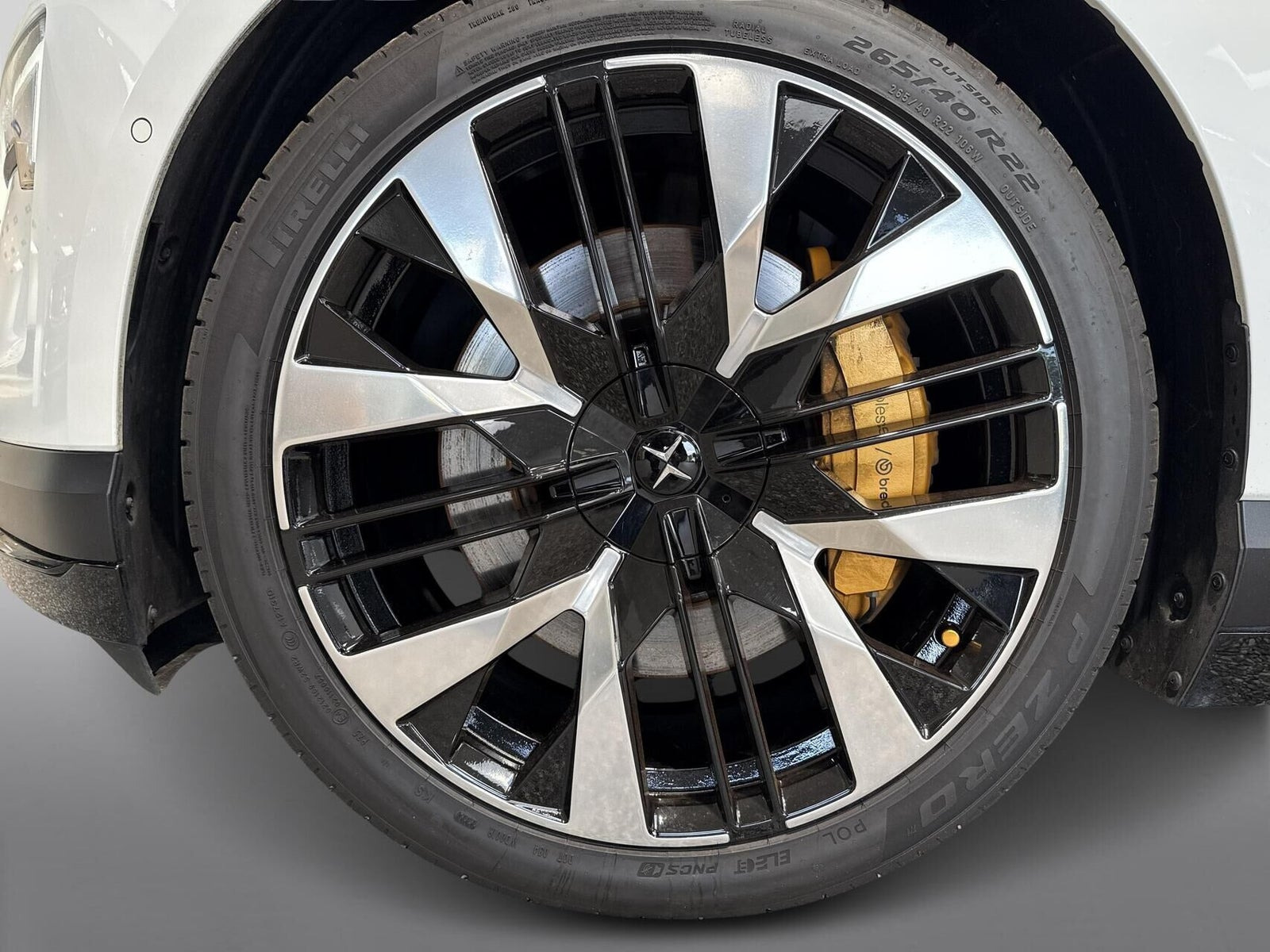 Hvid Polestar 4 fra 2024