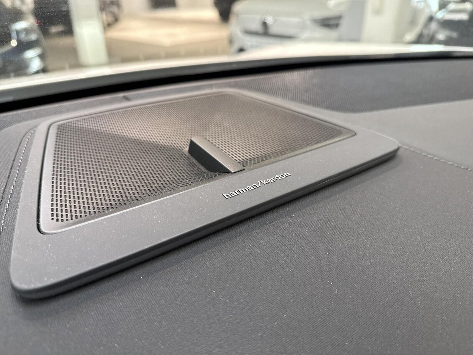 Hvid Polestar 4 fra 2024