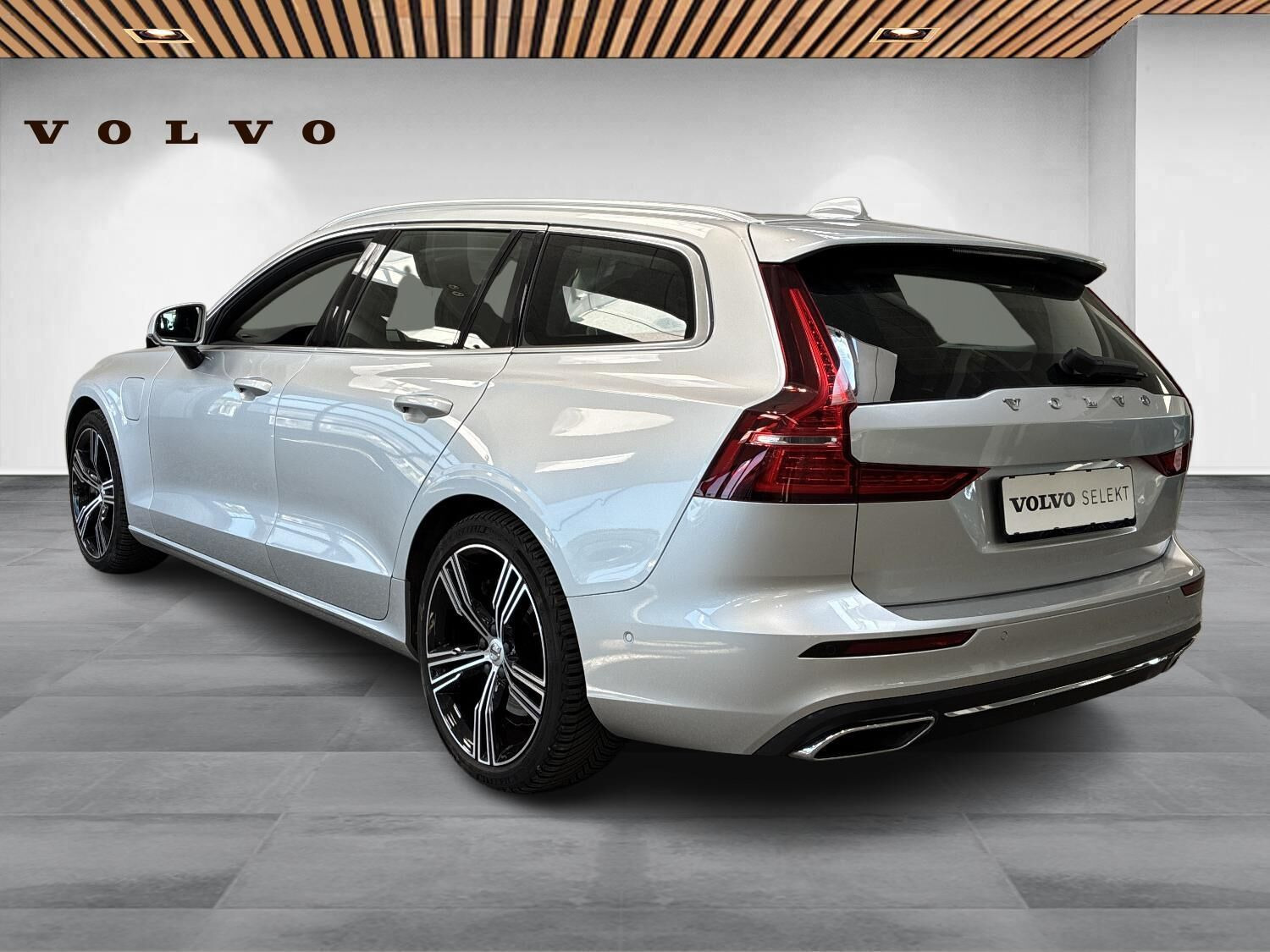 Sølv Volvo V60 fra 2021