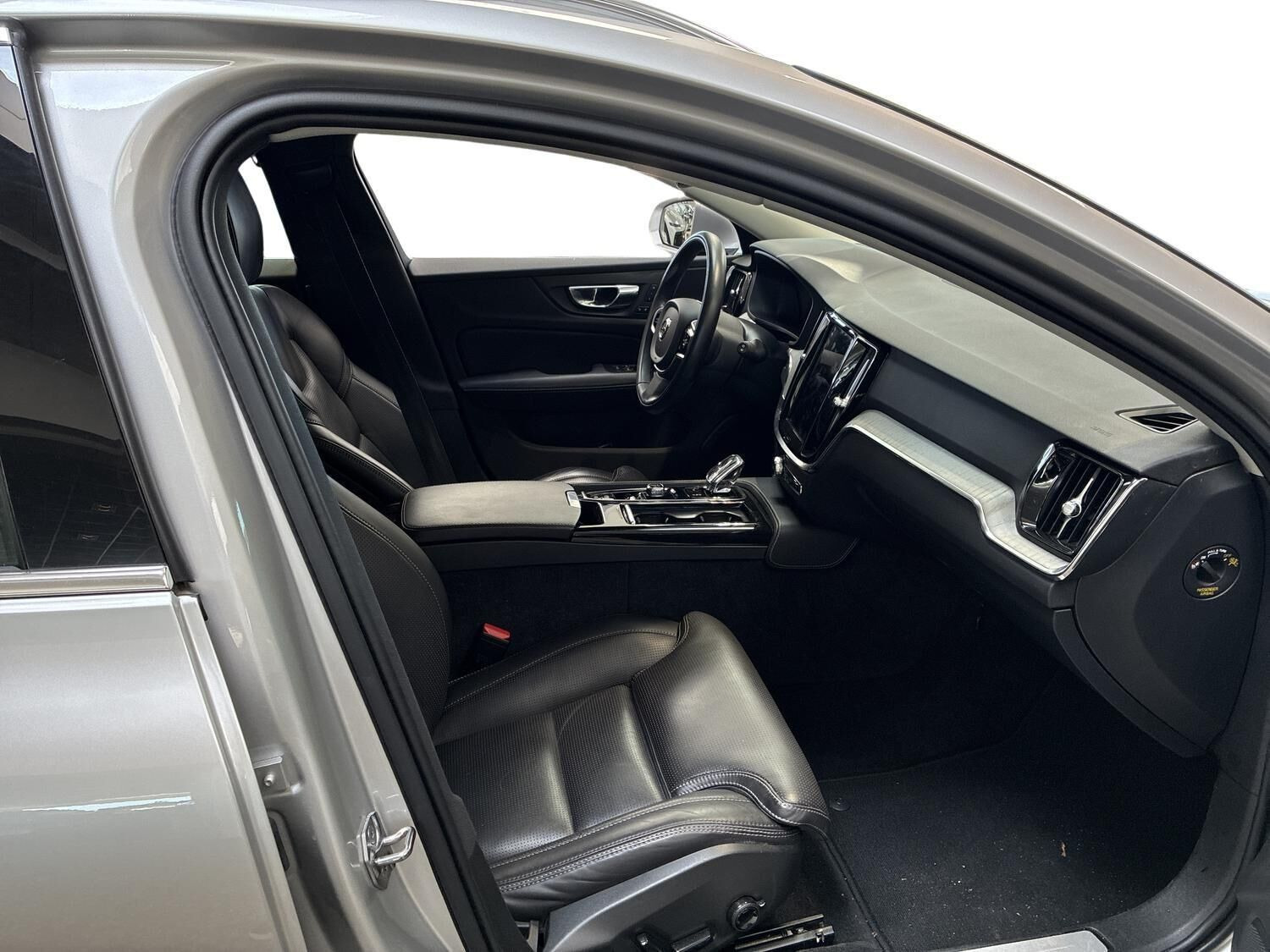 Sølv Volvo V60 fra 2021