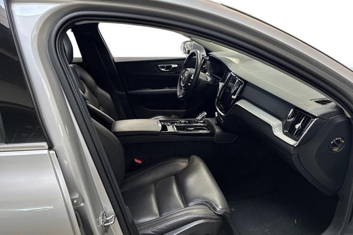 Sølv Volvo V60 fra 2021