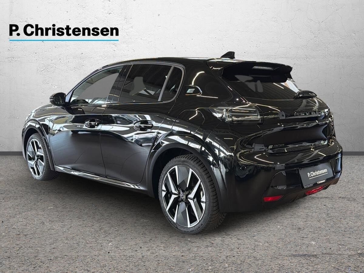 Sort Peugeot e-208 fra 2024
