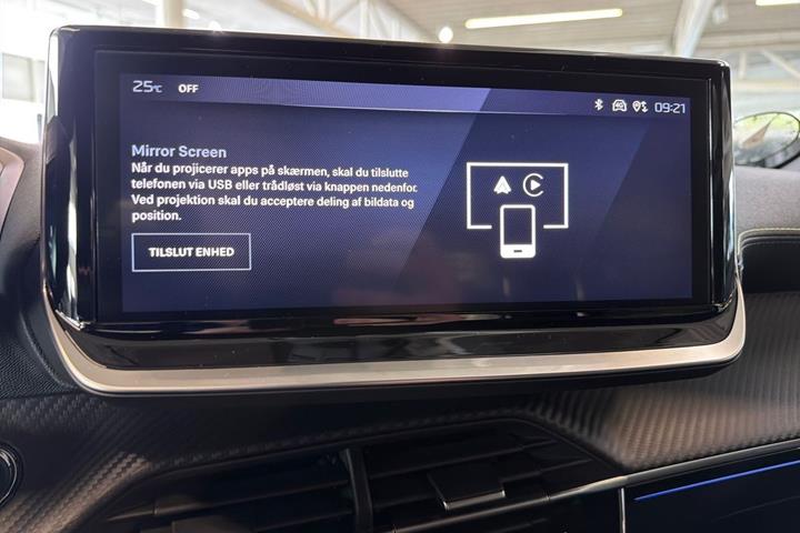 Sort Peugeot e-208 fra 2024