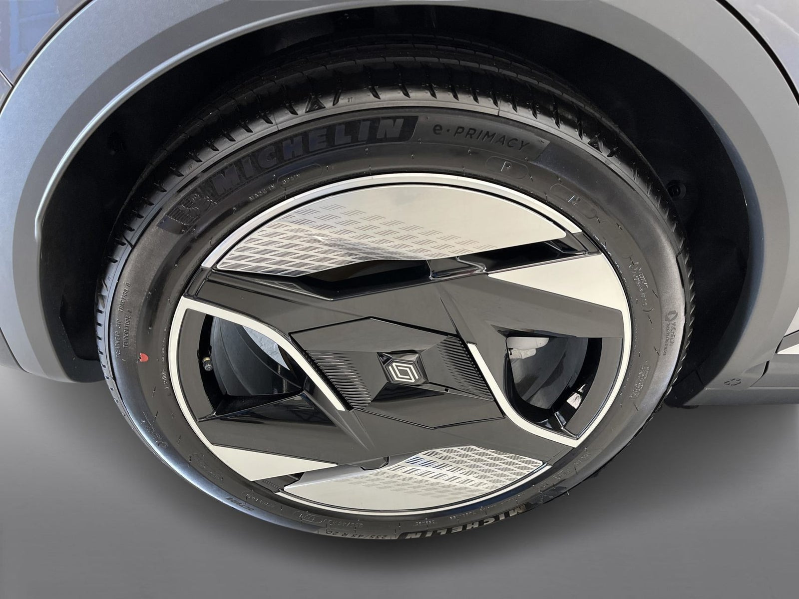 Grå Renault Scenic E-Tech fra 2025