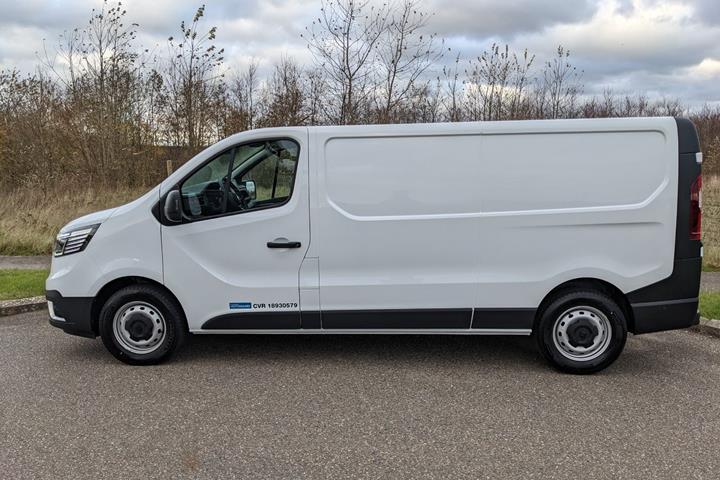 Hvid Renault Trafic fra 2022