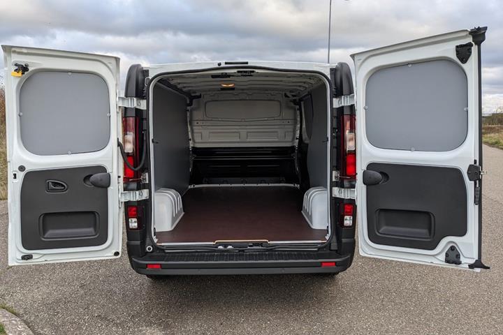 Hvid Renault Trafic fra 2022