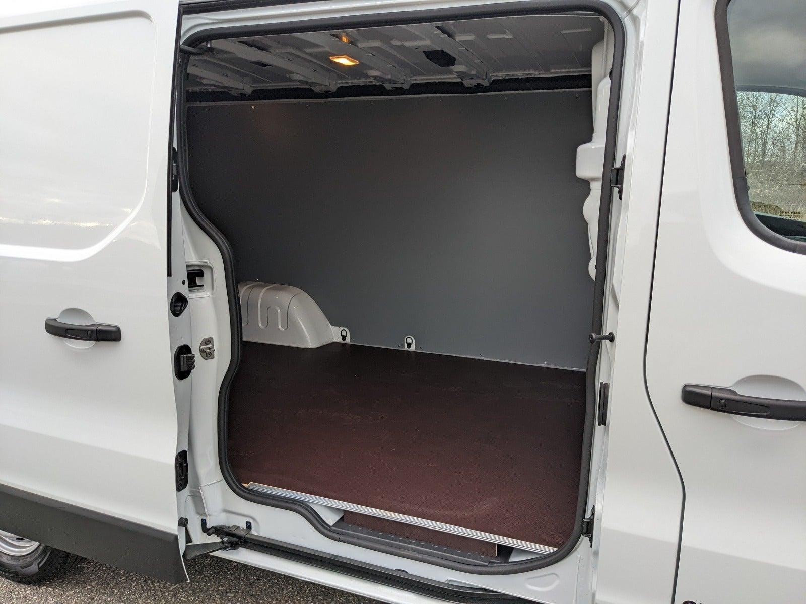 Hvid Renault Trafic fra 2022