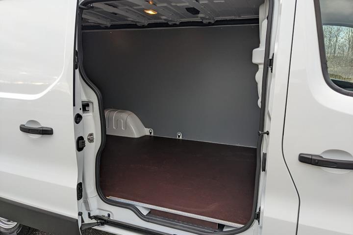 Hvid Renault Trafic fra 2022