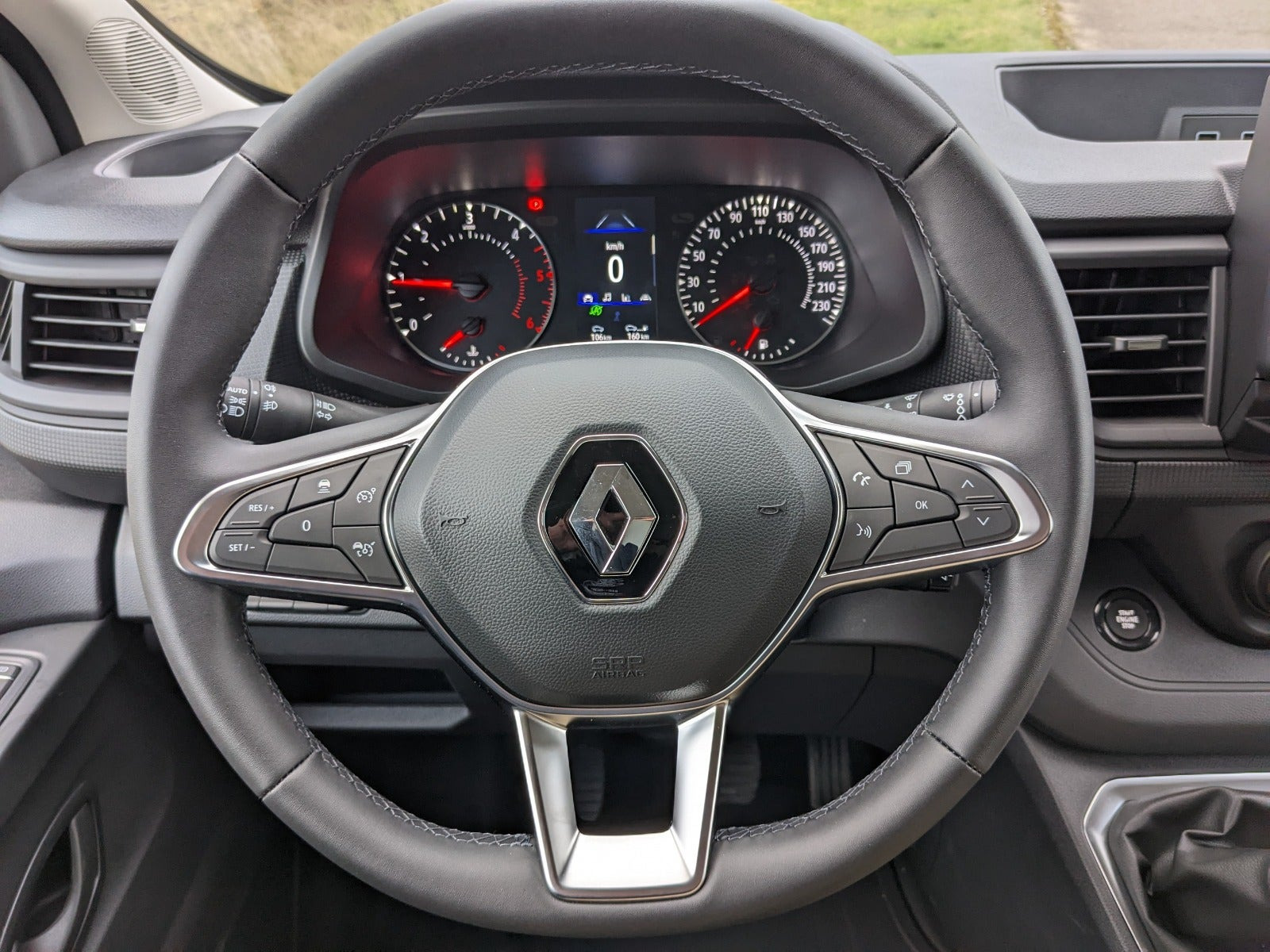 Hvid Renault Trafic fra 2022
