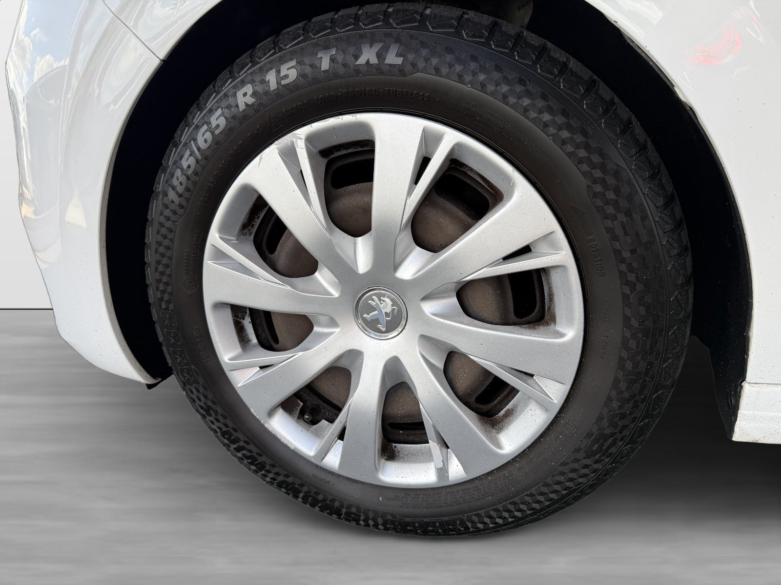 Hvid Peugeot 208 fra 2015