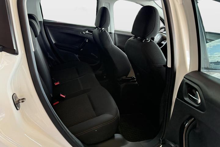 Hvid Peugeot 208 fra 2015