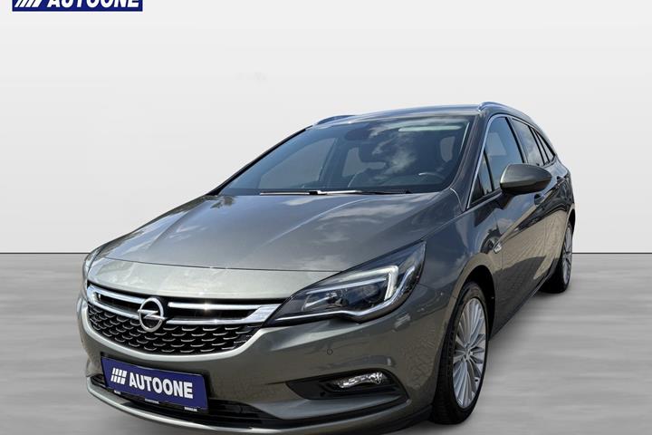 Sølv Opel Astra fra 2017