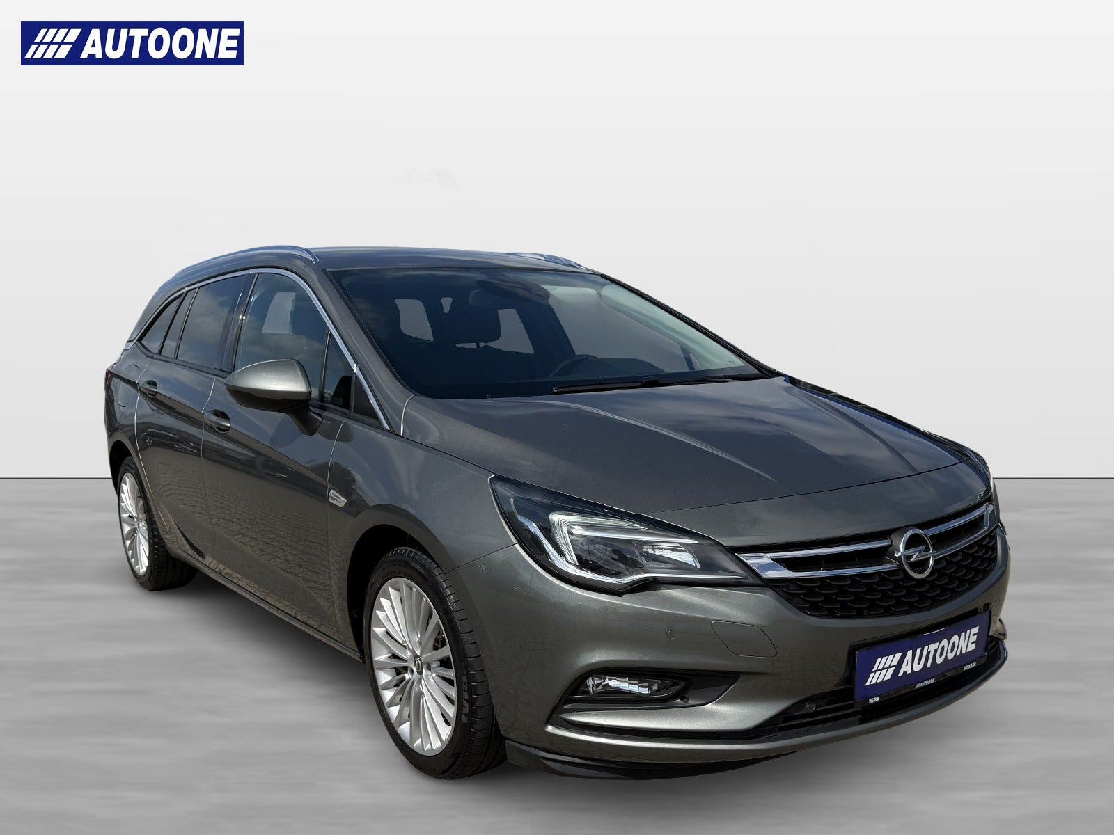 Sølv Opel Astra fra 2017