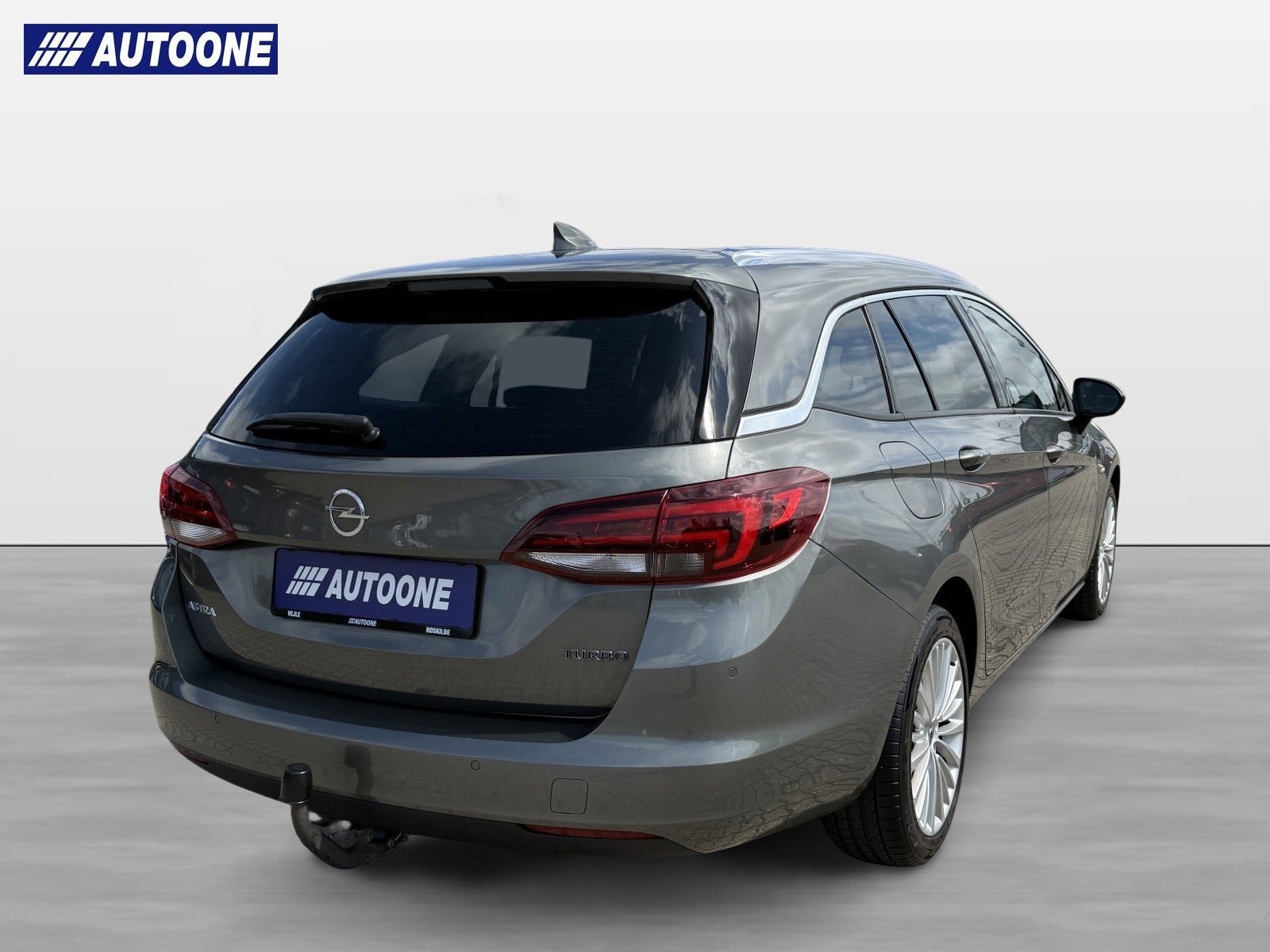 Sølv Opel Astra fra 2017