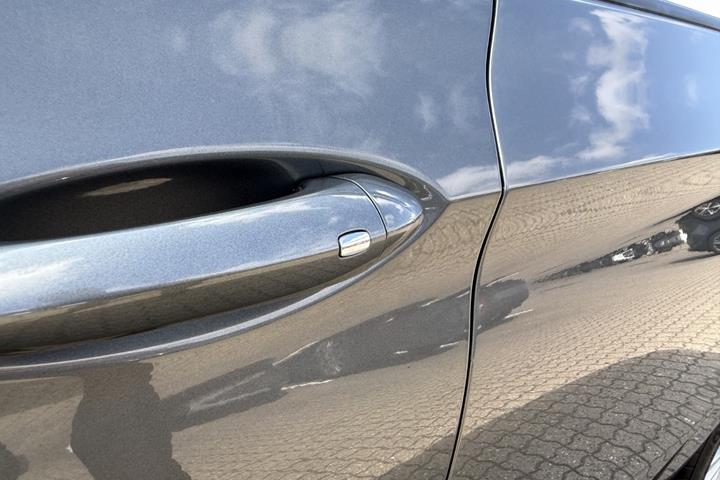 Sølv Opel Astra fra 2017