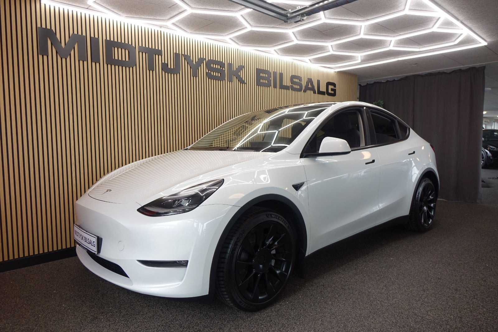 Tesla Model Y Long Range AWD