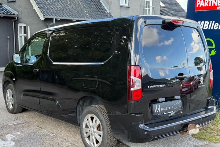 Sort Peugeot Partner fra 2020