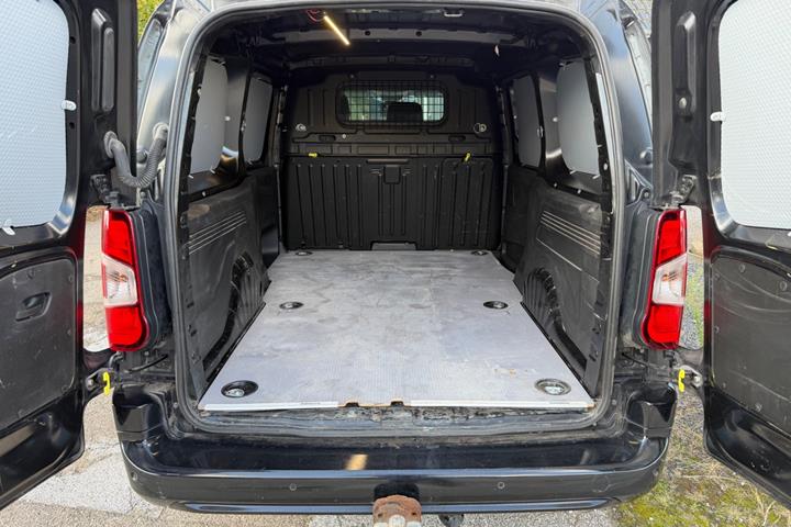 Sort Peugeot Partner fra 2020