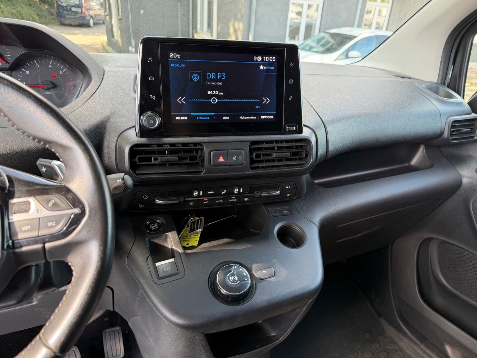 Sort Peugeot Partner fra 2020