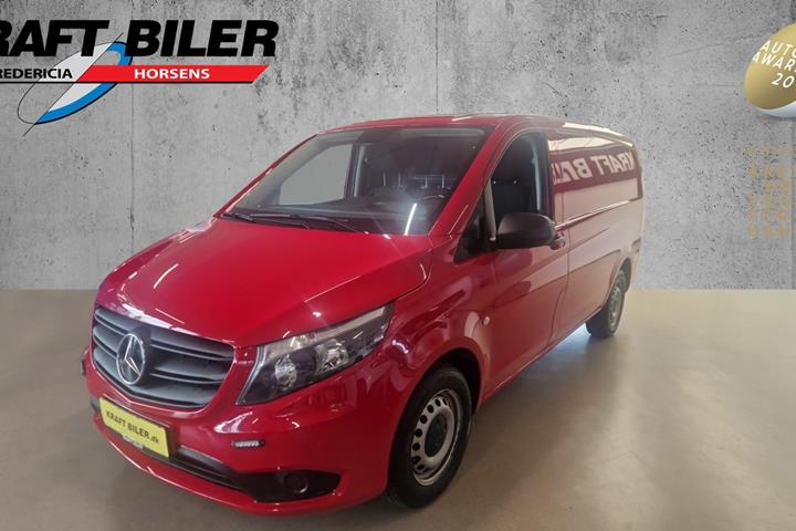 Rød Mercedes Vito 114 fra 2022