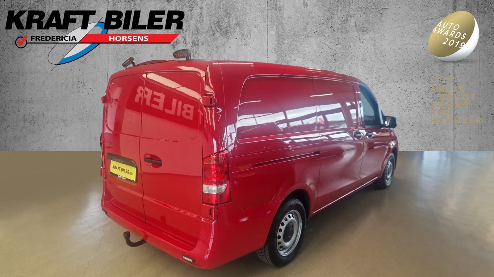 Rød Mercedes Vito 114 fra 2022