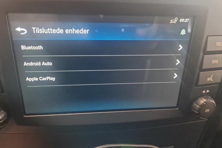Rød Mercedes Vito 114 fra 2022