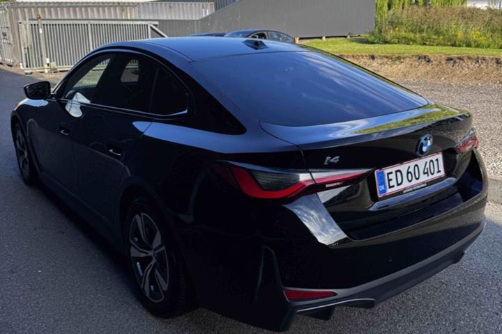 Sort BMW i4 fra 2023