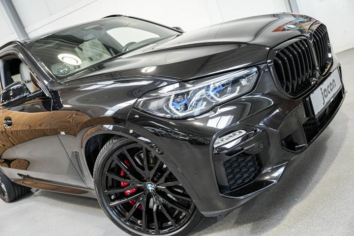 Sort BMW X5 fra 2021